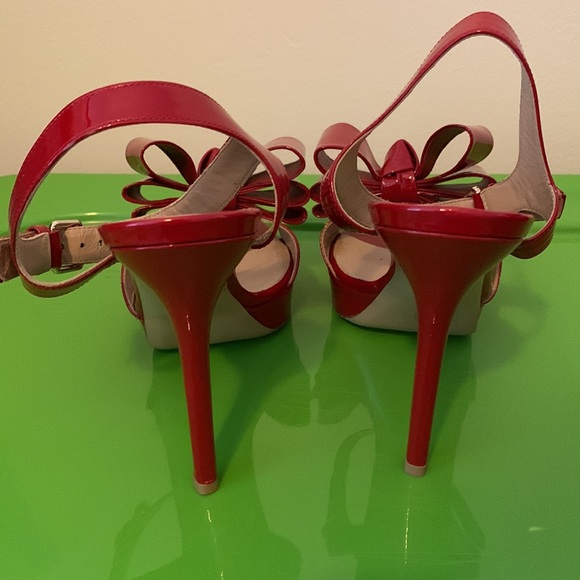 BRAND NEW Women’s Valentino Garavani Red Size 7 High Heels Box and Dust Bag - Picture 5 of 13